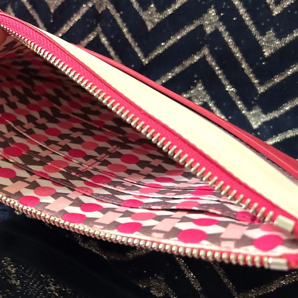 Vera Bradley Vibrant Pink , White and Red Leather Wristlet NWOT - Picture 4 of 10